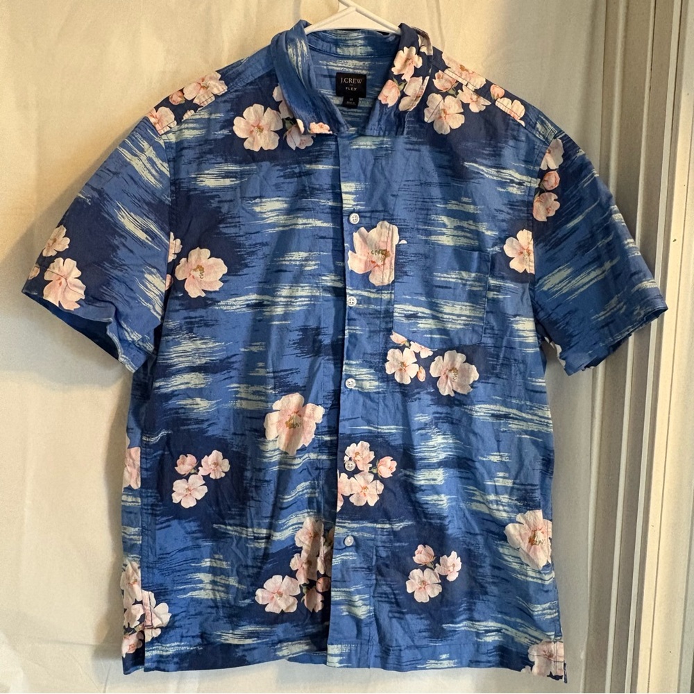 J. Crew Flex Blue Short Sleeve Button Down Shirt Sz Medium Pink Floral Hawaiian